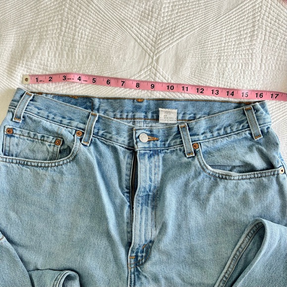 VINTAGE 90’s 505 Light Wash Levi’s Jeans - Picture 5 of 12